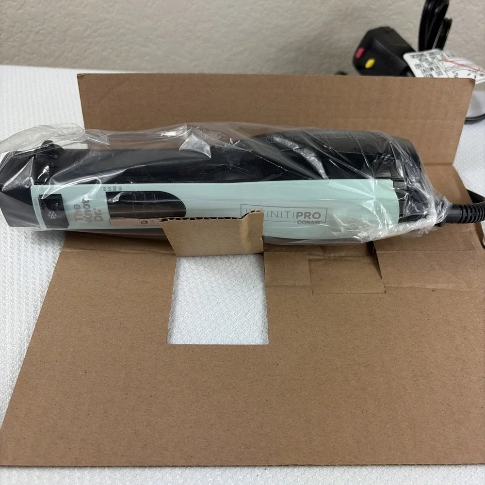 NIB InfinitiPro Conair Hot Air Brush 2-In-1 Hair Dryer Professional Volumizer